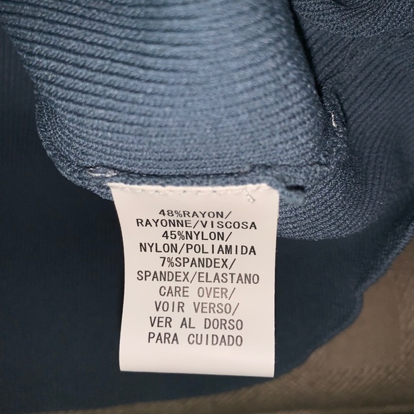 V Neck Shell - Picture 5 of 5